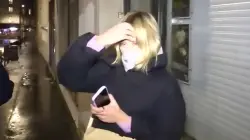 في شوارع باريس.. صحافي أوكراني يفاجئ "ابنة بوتين السرية" ويضعها في موقف محرج(فيديو)